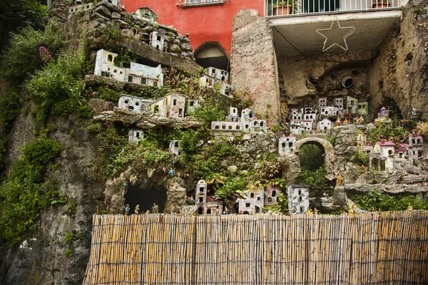 Casas em miniatura nas rochas — Fotografia de Stock