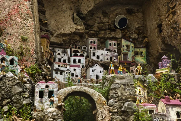 Casas en miniatura en las rocas — Foto de Stock