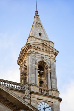 bir katedral çan kulesi