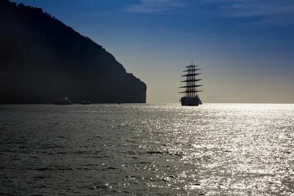 Zeilschip in zee — Stockfoto