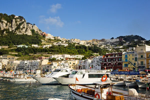 Boats at a harbor — Stock Photo, Image