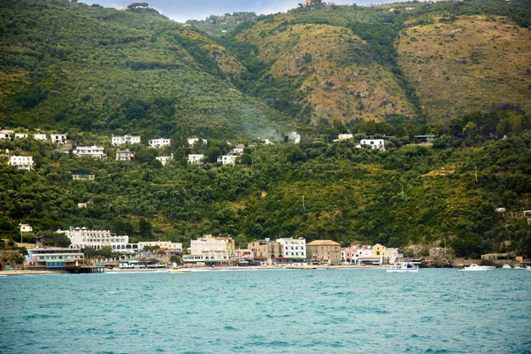 Houses in a town on the coast — Stock Photo, Image