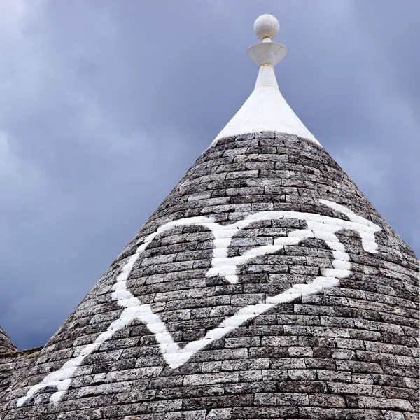 Coeur peint sur une maison trulli — Photo