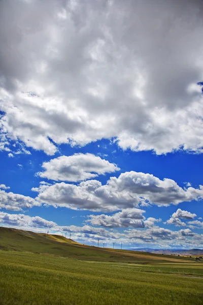 Mračna nad kopci — Stock fotografie