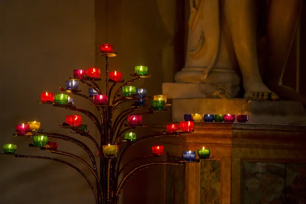 Candle stick boom in de kerk — Stockfoto