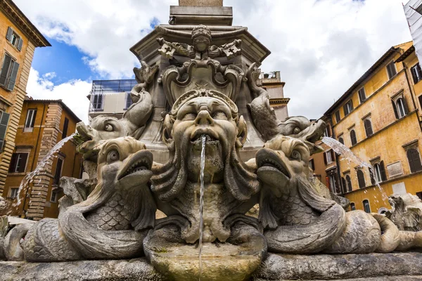 Fonte na Piazza della Rotonda — Fotografia de Stock