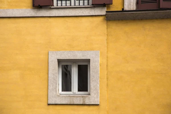 Binanın duvarındaki pencere — Stok fotoğraf
