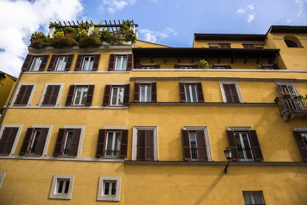 Low angle view of a residential building — Stock Photo, Image