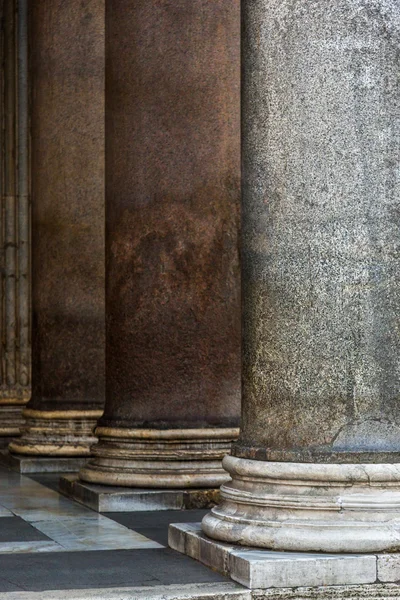 Columns in a row — Stock Photo, Image