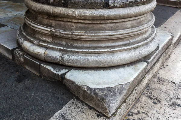 Close-up of base of a column — Stock Photo, Image