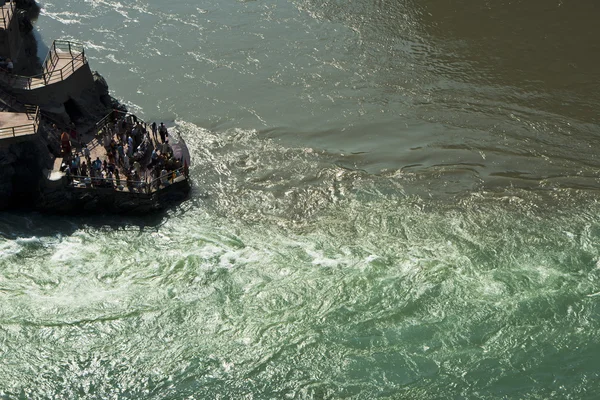 Confluence des rivières Alaknanda et Bhagirathi pour former la Ga — Photo