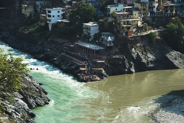 Confluencia de los ríos Alaknanda y Bhagirathi para formar el Ga —  Fotos de Stock