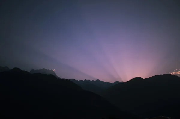 Mountains at sunrise, Himalayas, Uttarakhand, India — Stock Photo, Image