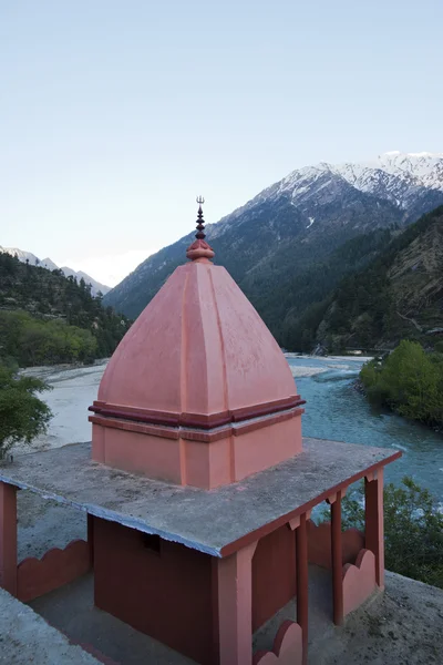 Templo en el río Bhagirathi, Gangotri, distrito de Uttarkashi, Uttar — Foto de Stock