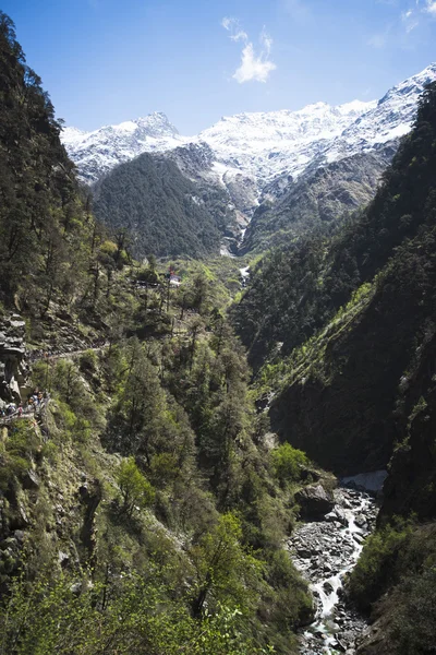 Река Ямуна в Ямунотри, Гималаи Гархвала, Уттаркаши Дистрик — стоковое фото