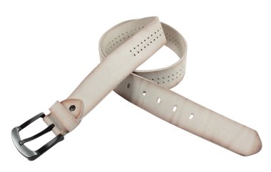 Beyaz arka plan önünde deri kemer