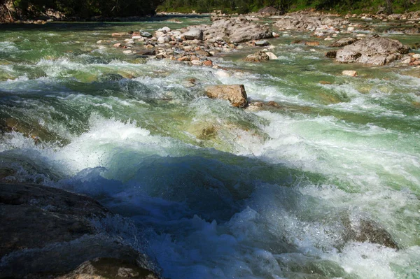 Gros Plan Une Rivière Montagne Rapide Dans Les Alpes Gros — Photo