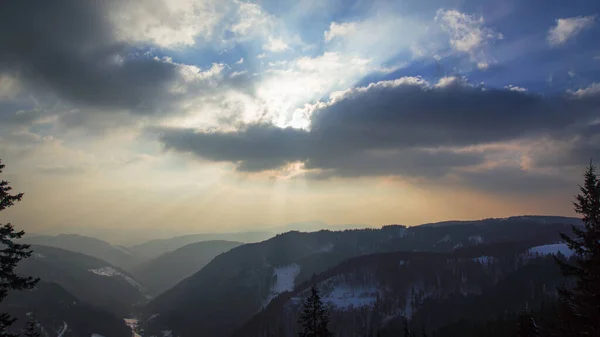 Холмы Шварцвальда Исчезают Тумане Свете Яркого Заката — стоковое фото