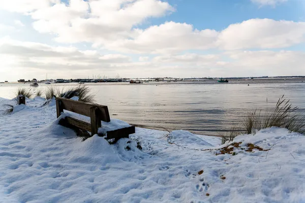 Snow Covered Bench View Beach River Deben Popular Visitor Bawdsey — Stock Photo, Image