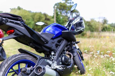 Woodbridge Suffolk UK 14 Ağustos 2021: Klasik bir 2019 Yamaha MT 125 ABS motosikleti bir motosiklet yarışında sergileniyor