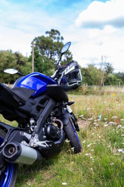 Woodbridge Suffolk UK 14 Ağustos 2021: Klasik bir 2019 Yamaha MT 125 ABS motosikleti bir motosiklet yarışında sergileniyor