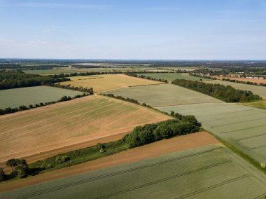 Suffolk kırsalındaki tarım arazilerinin hava görüntüsü