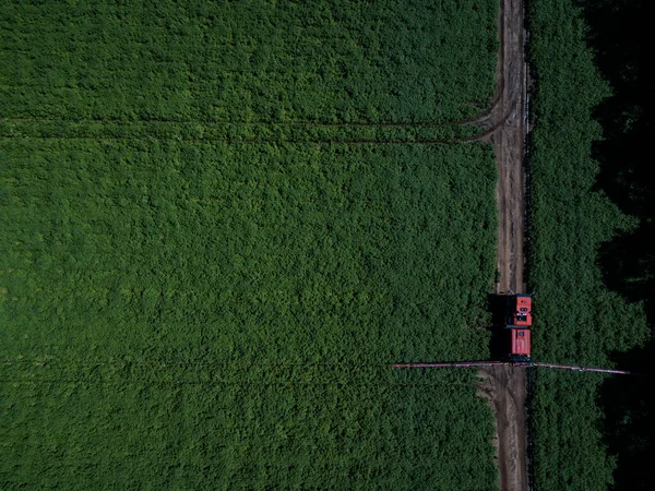 Aerial Drone Shot Farm Machinery Spraying Agriculture Fields Suffolk Countryside — Foto de Stock