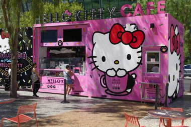 Nevada ABD 4 Eylül 2021 3778 S Las Vegas Bulvarı 'nda bulunan renkli Hello Kitty Cafe' nin görüntüsü