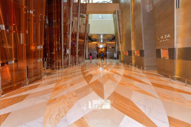 Nevada ABD 6 Eylül 2021 Radiance kuyumcusunu Aria Las Vegas 'taki kumarhanenin yanındaki High Limit Lounge' dan ayıran koridorun görüntüsü