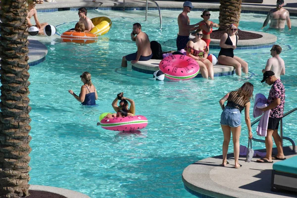 ネバダUsa Beach Clubはストリップで最も訪問されたプールの1つで ウォータースライドに簡単にアクセスでき Hotel Flamingo Las Vegasにあります — ストック写真