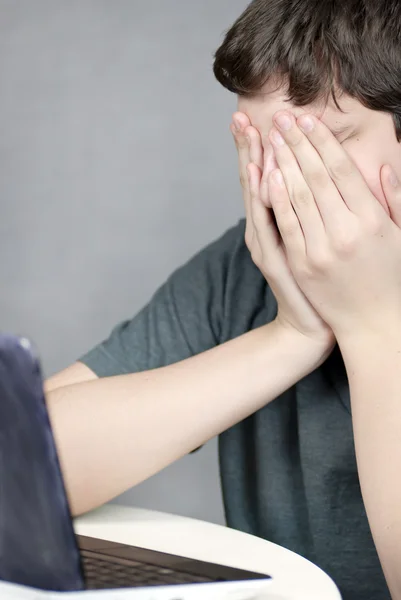 Stressed Teen Works On Computer — Stock Photo, Image