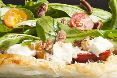 keçi peyniri roka pesto tart, makro