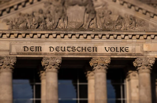 Berlin Almanya Daki Bundestag Binasında Dem Deutschen Volke Alman Halkı Stok Fotoğraf