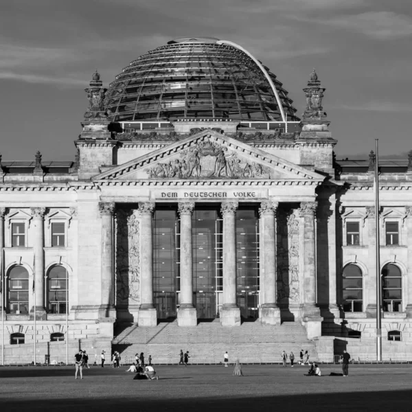 Знаменитое Здание Мбаппе Здание Немецкого Парламента Мбаппе Берлине Черно Белый — стоковое фото