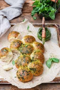 Geleneksel Ukrayna ev yapımı sarımsaklı çörekler