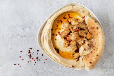 Maydanozlu klasik humus. Geleneksel humus salatası