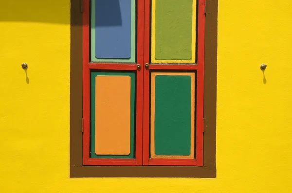 Fenêtres colorées, Singapour — Photo