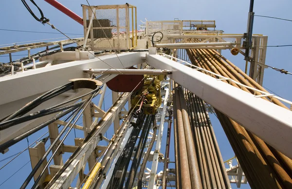 Oil Rig Pipes and Tower — Stock Photo, Image