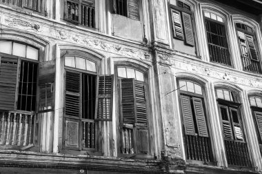 terk edilmiş eski pencereler, george town, penang Malezya