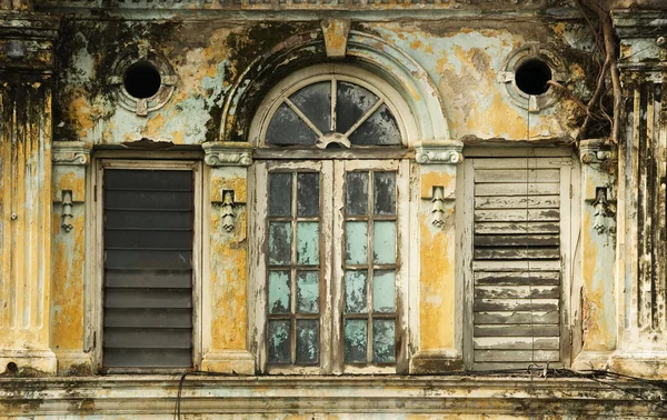 Verfallenes Fenster 4, george town, penang malaysia — Stockfoto