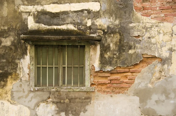 Eski pencere ve duvar, penang, Malezya Stok Fotoğraf