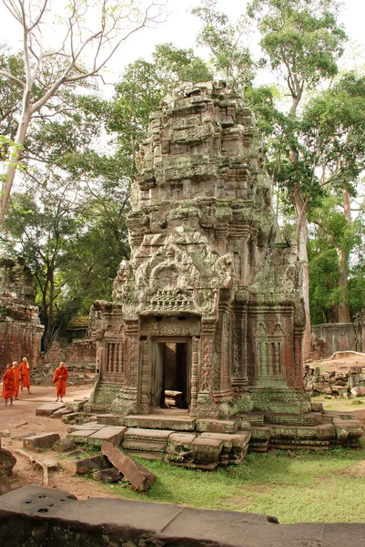 Mnisi, ta prohm świątyni — Zdjęcie stockowe