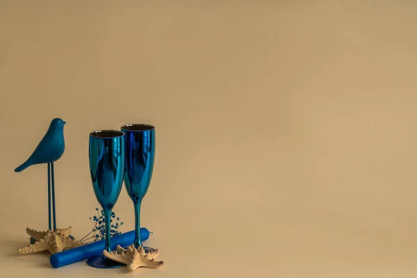 Two blue champagne flutes, vacation concept. Place for text — Stock Photo, Image