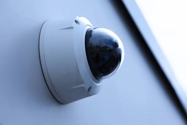 Câmera Vigilância Montada Uma Parede Livre — Fotografia de Stock