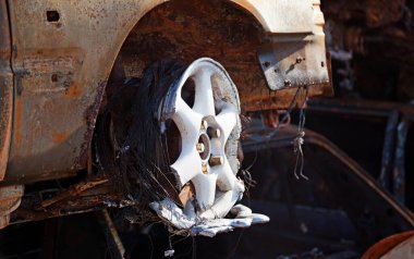 rims on a car that melted during a fire 