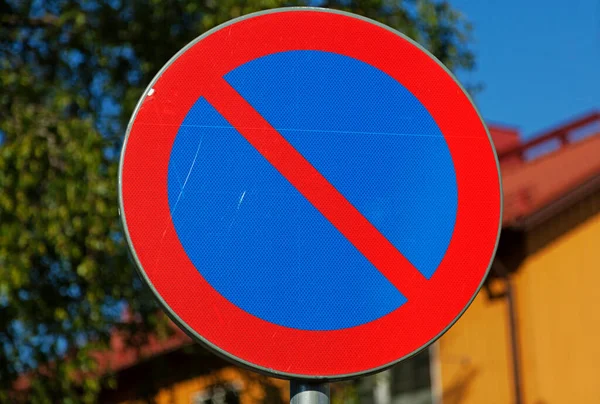 Дорожный Знак Который Означает Запрещено Парковать Транспортные Средства — стоковое фото