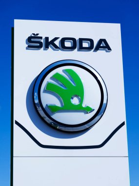 Umea, Norrland İsveç - 18 Temmuz 2022: ünlü Çek otomobil üreticisi için imza