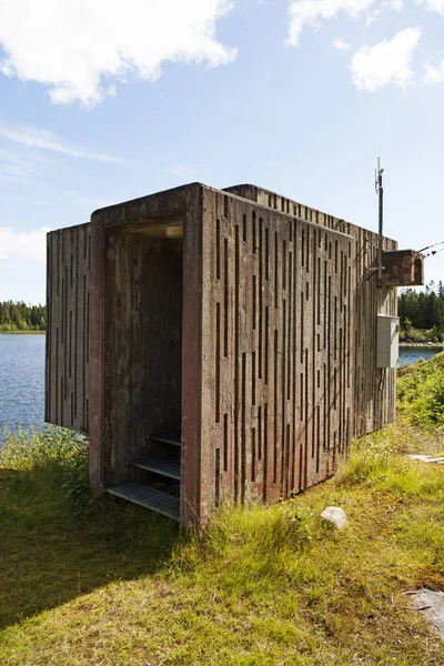 2022年7月29日スウェーデン ノーランド ラタン 水位を測定するコンクリート製の建物 — ストック写真