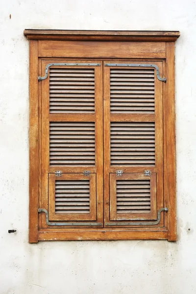 Holzfenster aus alten Zeiten — Stockfoto
