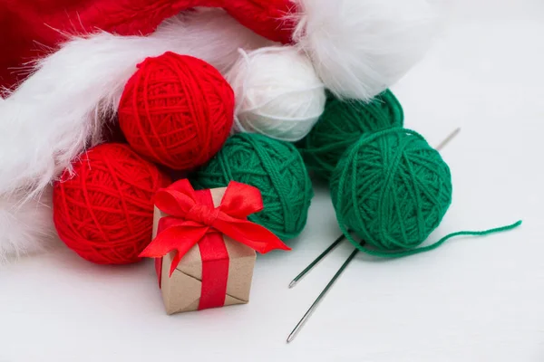 Skeins Red Green Yarn Gift Box White Background Christmas Concept — Stock Photo, Image